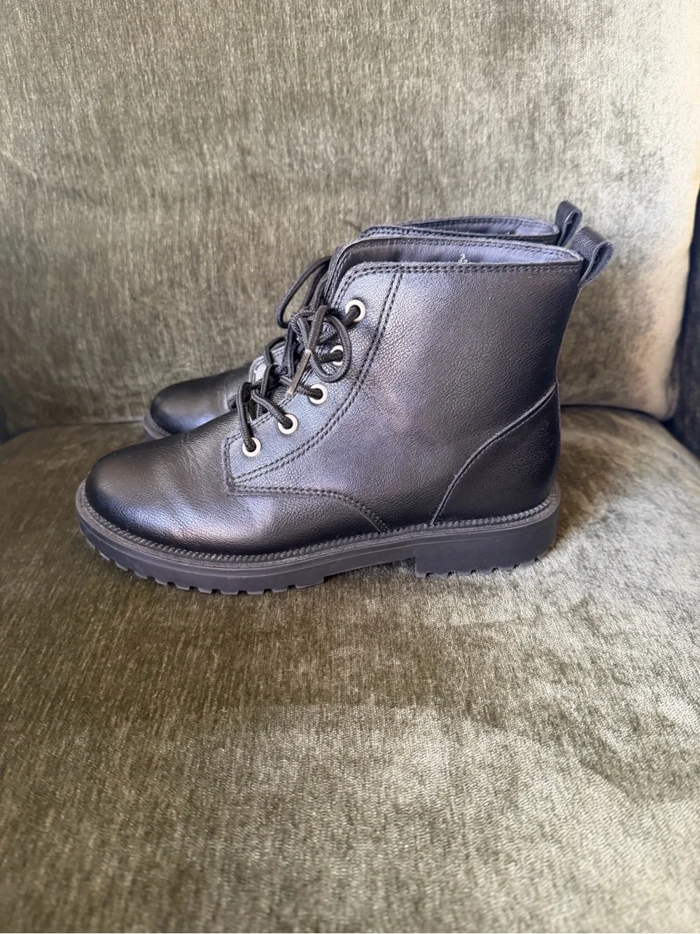 Old Navy Black Lace-Up Women's Ankle Boots